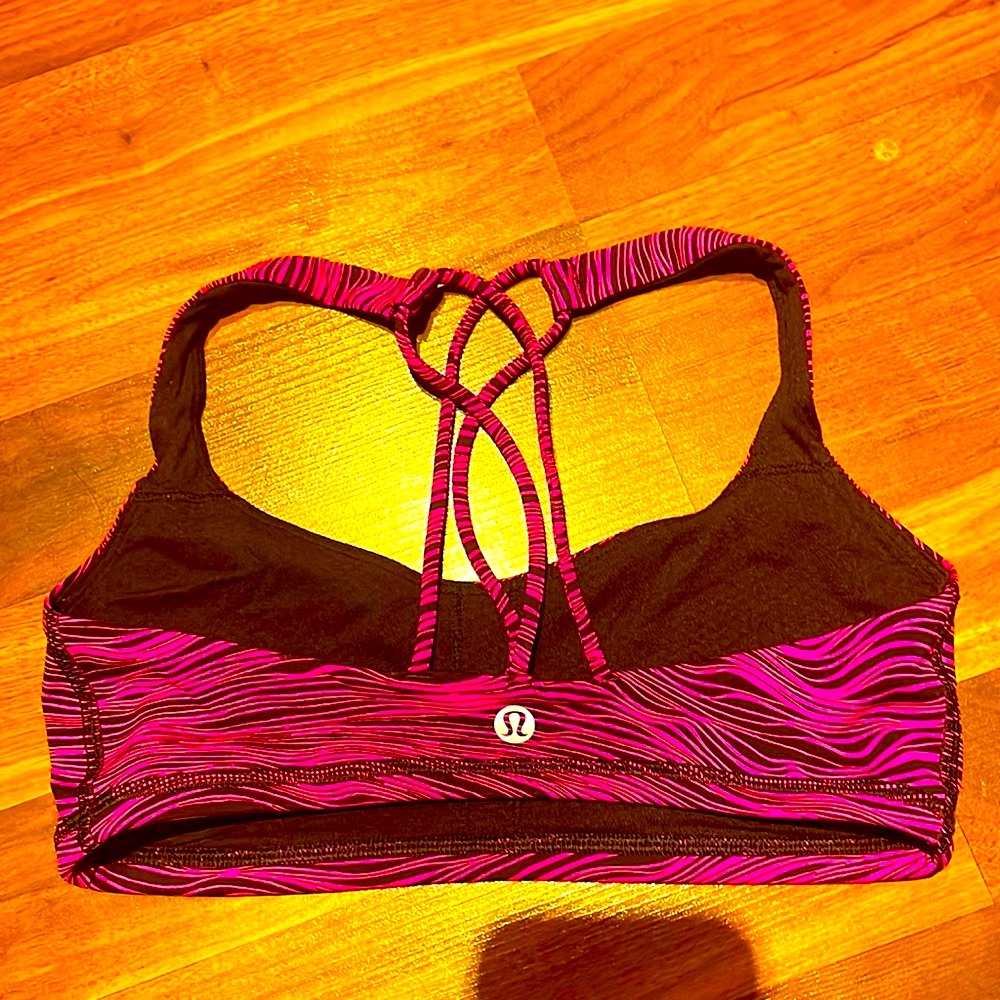 Lululemon sports bra size 4